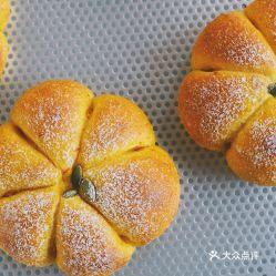 吃瓜面包的图片